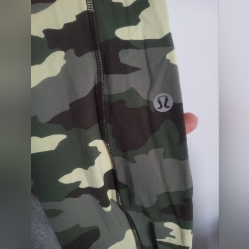 Lululemon Fast and Free High Rise Crop 23"
Heritage 365 Camo Crispin Green Multi - Picture 7 of 10